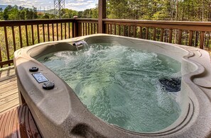 House, Multiple Beds (Bear Cove Falls  #4133) | Private spa tub - Bear Cove Falls #4133 (Pigeon Forge)