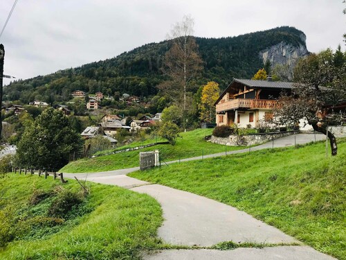 Quiet family chalet near center, 8 pers, WiFi, garage
