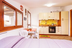 3 bedrooms, in-room safe, iron/ironing board, free WiFi