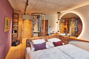 Comfort-Doppelzimmer, Terrasse, Bergblick | Allergikerbettwaren, Zimmersafe, individuell dekoriert