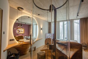 Comfort-Doppelzimmer, Terrasse, Bergblick | Badezimmer | Dusche, Regendusche, kostenlose Toilettenartikel, Haartrockner