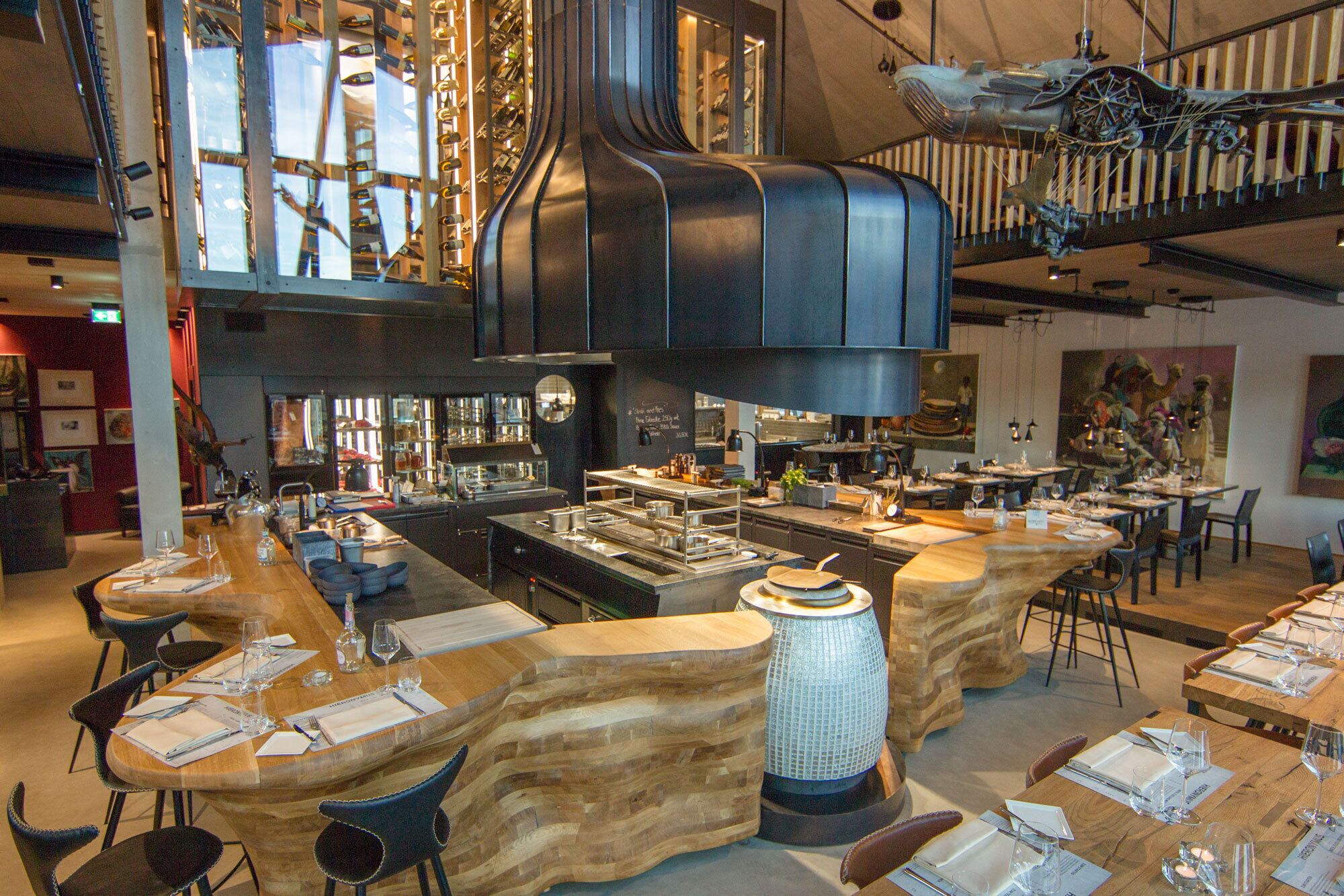 Frokost og middag serveres, tyske retter, utsikt mot hagen 