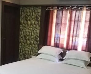 Deluxe Double Room, 1 Katil Raja (King), Non Smoking, City View | Wi-fi percuma, cadar katil