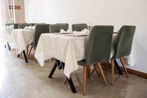 Restaurant - Goro Cottages (Kanungu)