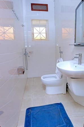 Bathroom - Goro Cottages (Kanungu)