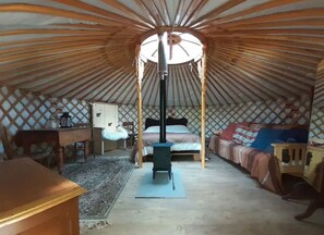 1 bedroom, desk, bed sheets