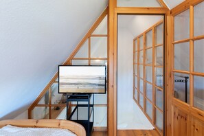 3 bedrooms, travel crib, free WiFi