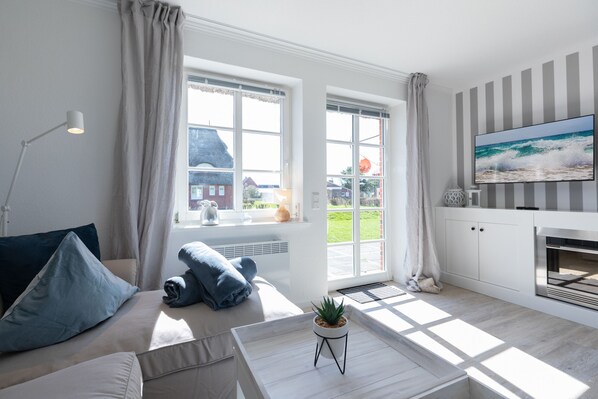 Fernseher, Stereoanlage