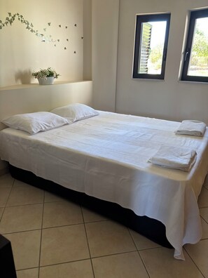 2 bedrooms, iron/ironing board, free WiFi, bed sheets