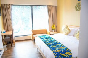Standard Room | 1 bedroom, in-room safe, desk, iron/ironing board