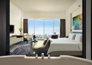 Studio 40 King | Minibar, desk, blackout drapes, iron/ironing board - Artotel TS Suites Surabaya (Surabaya)