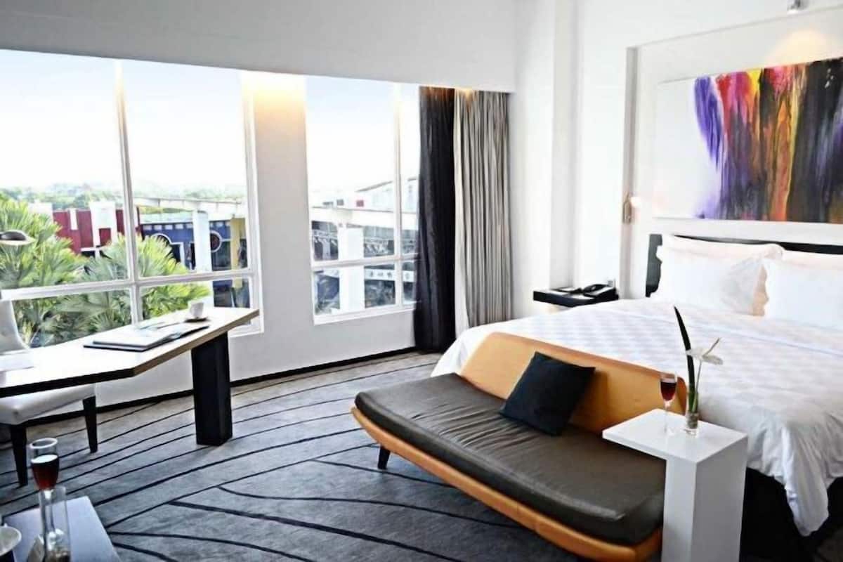 1 sovrum, minibar, skrivbord och mörklÀggningsgardiner