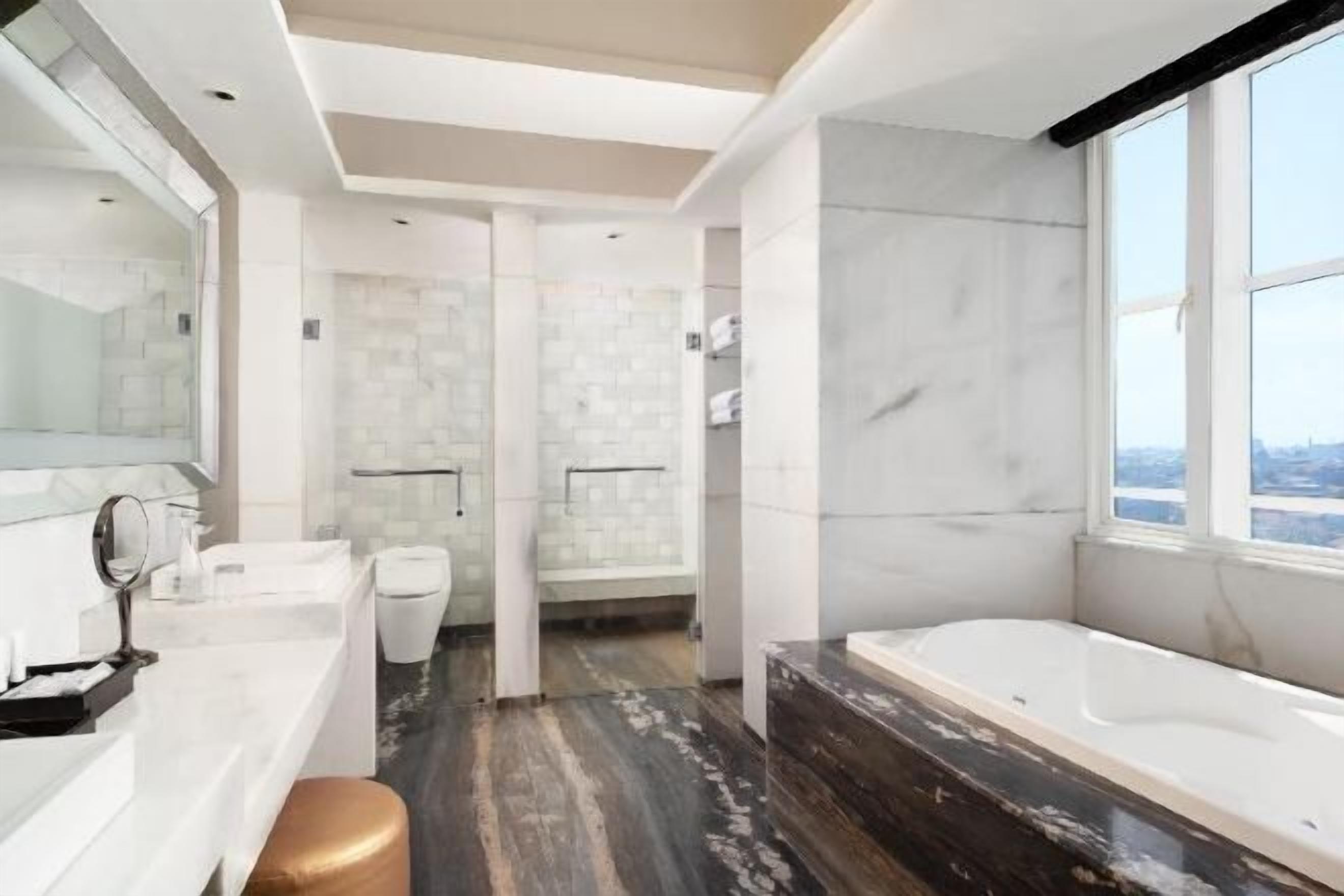 Bathroom | Separate tub and shower, free toiletries, slippers, towels