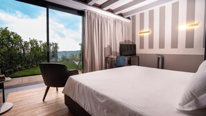 Sengetøy av topp kvalitet, dundyner, senger med overmadrass og minibar