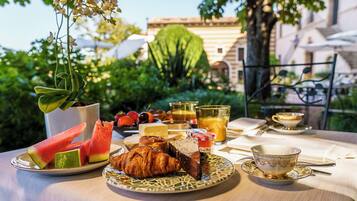 Espresso maker, coffee/tea maker, electric kettle