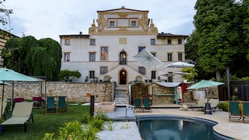 숙박 시설 정면