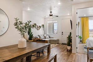 Condo, 3 Bedrooms | In-room dining