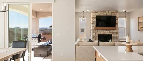 House, 5 Bedrooms | Private kitchen