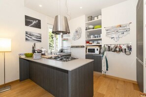 Fridge, microwave, oven, stovetop