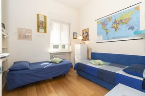 2 bedrooms, iron/ironing board, WiFi, bed sheets - GuestHost - Charming apt with parking! (Torino)