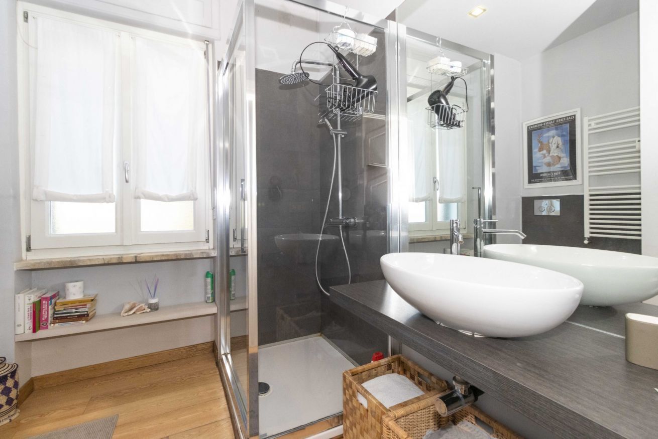 Dusche, Haartrockner, Bidet