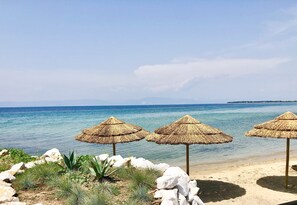 Private beach - Byblos Aqua, The Amazing Sea Front Villa (Thasos)