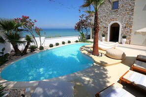 Sundeck - Byblos Aqua, The Amazing Sea Front Villa (Thasos)