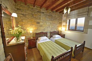 2 bedrooms, iron/ironing board, travel cot, free WiFi