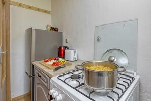 Fridge, microwave, oven, stovetop - Family Friendly Rural Oasis (Duga Resa)