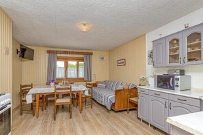 Family House, 2 Double Beds (Family Friendly Rural Oasis) | Interior