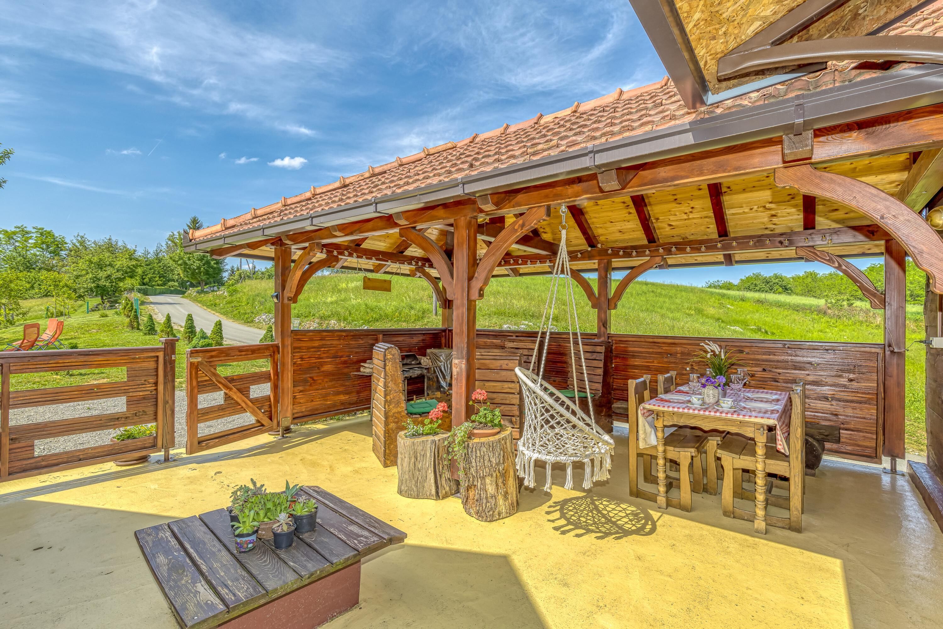 تناول الطعام بالخارج