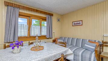 Family House, 2 Double Beds (Family Friendly Rural Oasis) | Interior