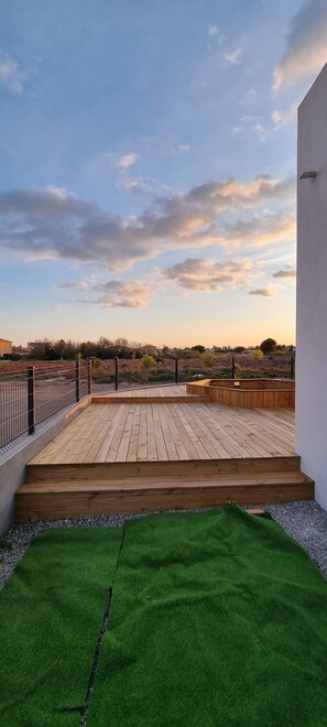 Terrace/patio - Villa with swimming pool and jacuzzi Marseillan  (Marseillan)