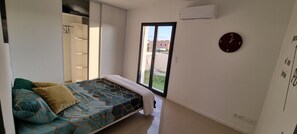 4 bedrooms, travel crib, free WiFi, bed sheets - Villa with swimming pool and jacuzzi Marseillan (Marseillan)