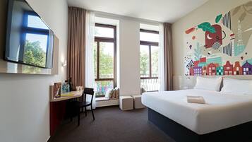 Desk, laptop workspace, soundproofing, free WiFi