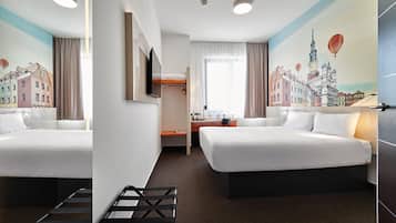 Una scrivania, postazione laptop, insonorizzazione, Wi-Fi gratuito