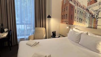 Premium-Doppelzimmer | Schreibtisch, laptopgeeigneter Arbeitsplatz, schallisolierte Zimmer