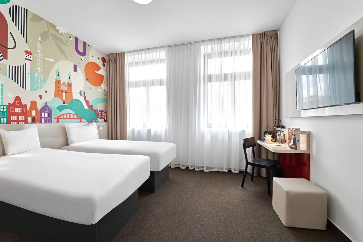 Standard Twin Room | Desk, laptop workspace, soundproofing, free WiFi