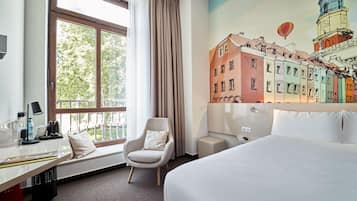 Desk, laptop workspace, soundproofing, free WiFi