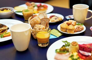 Esmorzar diari d'estil bufet (59 PLN per persona) 