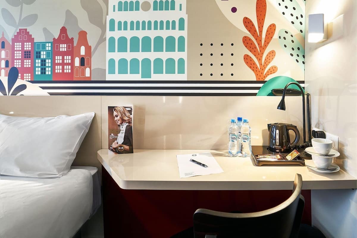 Desk, laptop workspace, soundproofing, free WiFi