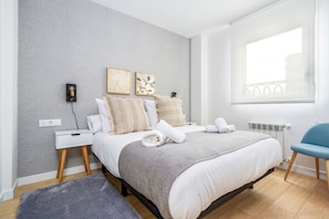 2 chambres, fer et planche à repasser, Wi-Fi, draps fournis