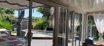 LANTON 3-bedroom house with heated pool 200 m from the beach.