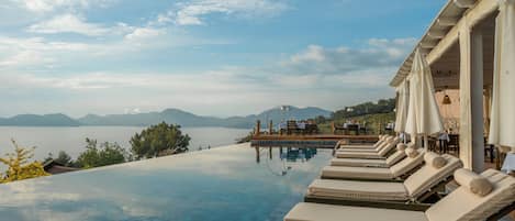 Outdoor pool, pool loungers