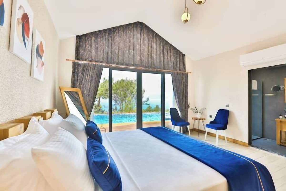 1 bedroom, premium bedding, minibar, in-room safe