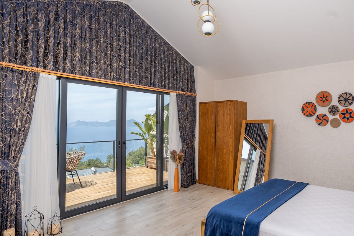 Superior Studio Suite, 1 Bedroom | Premium bedding, minibar, in-room safe, desk