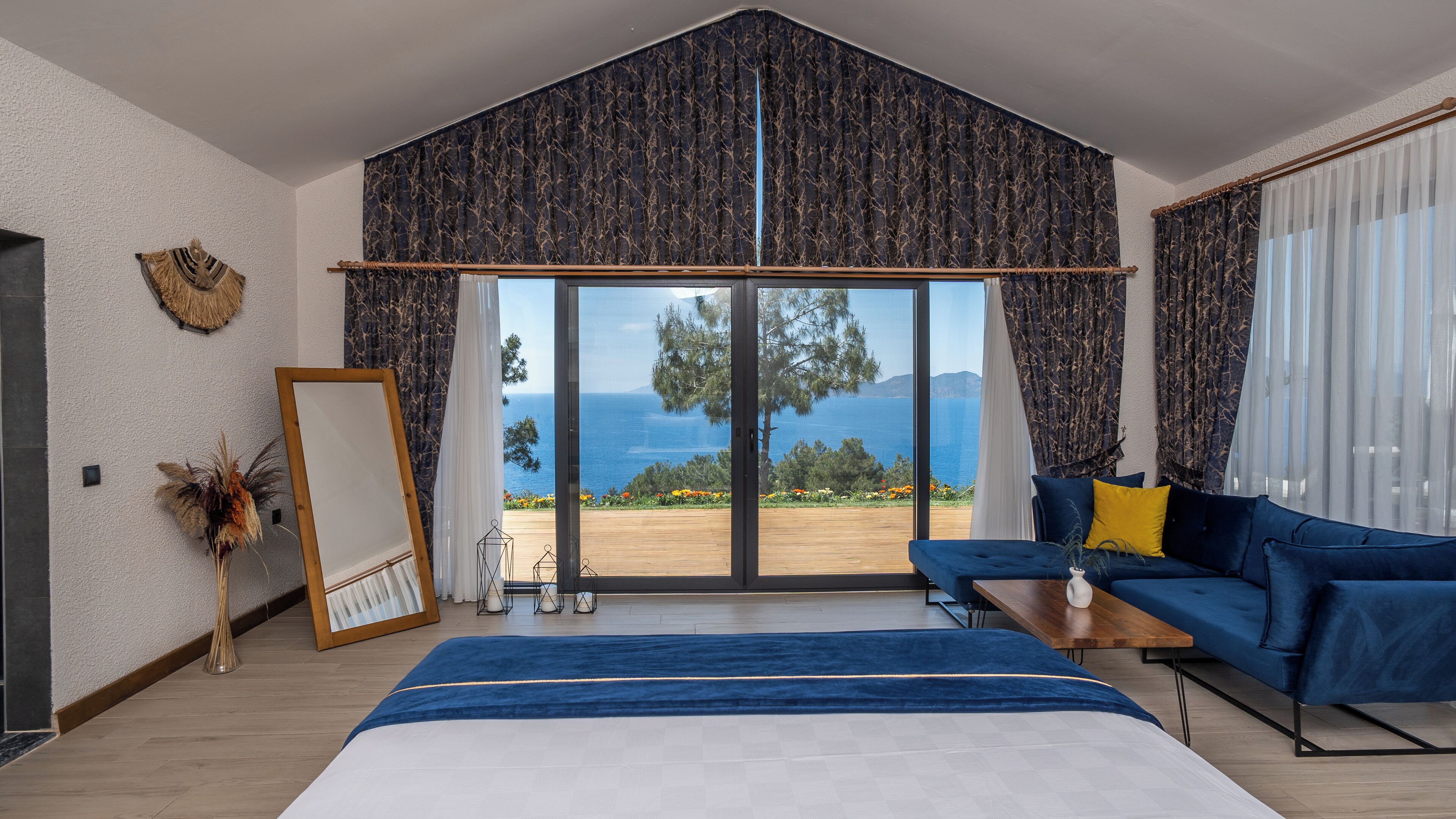 Habitación de luna de miel | Ropa de cama de alta calidad y minibar 