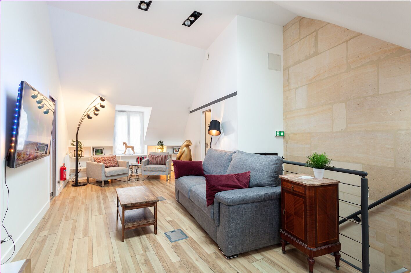 Suites Appart: full flat: 1 kingsize/ 1 conv sofa