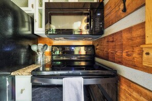 Fridge, microwave, oven, stovetop - Ultra Fun Cabin w/ Cinema, Arcade, Fire Pit, Tub! (Sevierville)