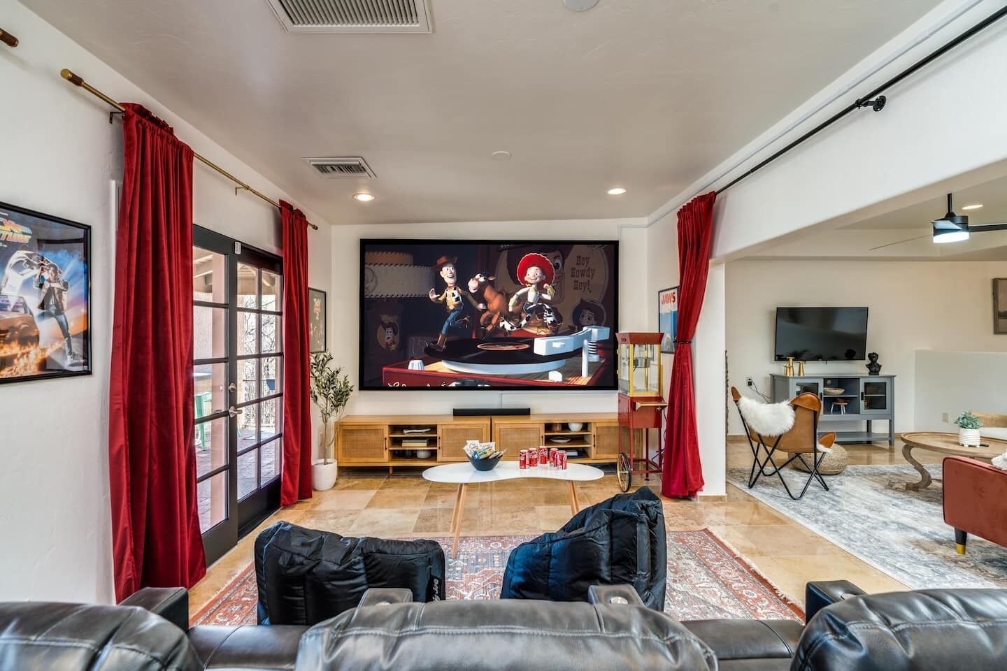 智能电视、壁炉、电子游戏、办公室